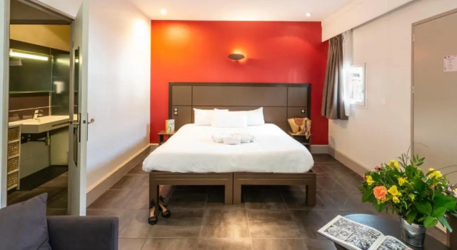 Четырёхместный номер Standard Hôtel Grand Confort Le Moulin Rouge