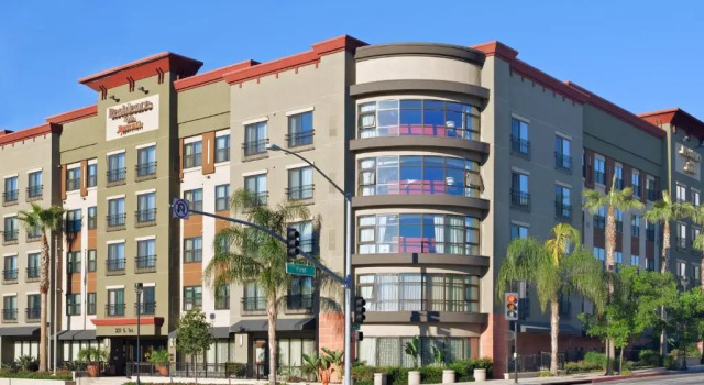 Residence Inn Los Angeles Burbank/Downtown, Забронировать Отель Отели в центре Бербанк с завтраком, отели в центре Бербанк с завтраком