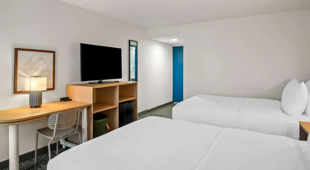 Четырёхместный номер Standard Spark By Hilton Stevensville