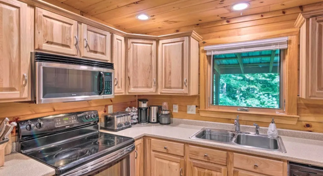 Коттедж с 2 комнатами Charming Mtn Cabin 2 Mi From Downtown Boone!