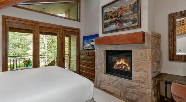Sterling Lodge at Deer Valley Resort - Three Bedroom Condo with Hot Tub #111 3 Condo, Varaa Lomakeskus Deer Valley 
