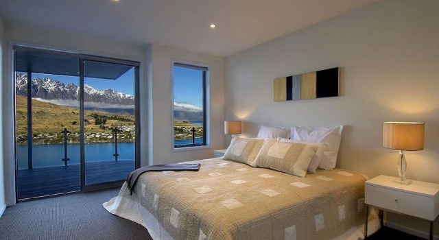 Bel Lago - every room with a lake view, Забронировать Отель Kelvin Heights 