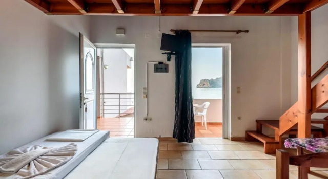 APARTMENT3 50metres from THE sea 'NEW LISTING'