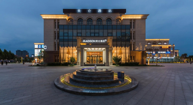 Madison Beijing Wukesong Jinghui Plaza, Book Hotel Hoteller i Beijing Province med parkering, Parkering