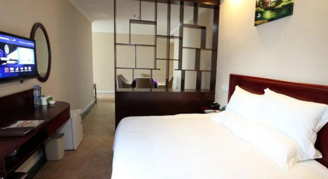GreenTree Inn ChongQing Yuzhong LiangLuKou Subway Station Express Hotel, Забронировать Отель Чунцин Chongqing Area, рядом с Станция метро Niujiaotuo