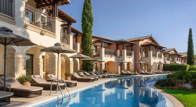Люкс c 1 комнатой с частичным видом на море Aphrodite Hills Hotel and Resort