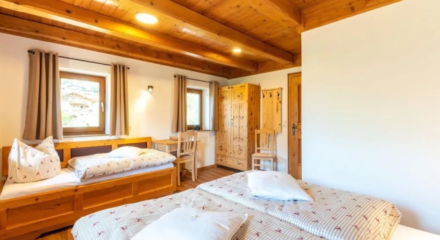 Renovated Farmhouse Stoanerbauer With View, Rezerwuj Dom wakacyjny Hotele w Salzburg z parkingiem, Parking