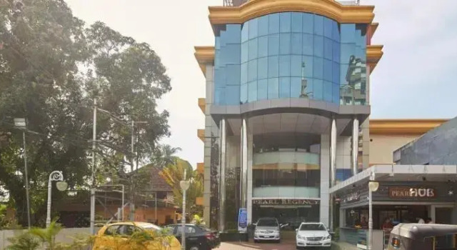 QiK Stay @ Pearl Regency, Varaa Hotelli Thrissur New Delhi