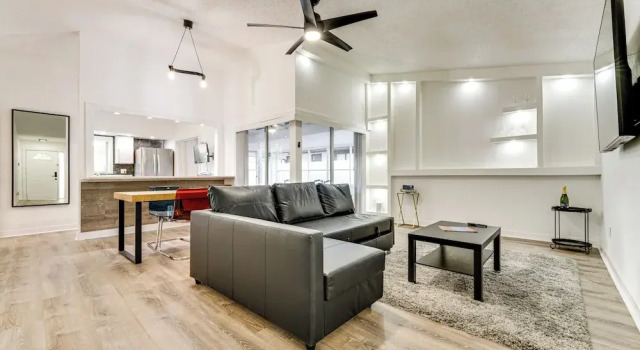 Коттедж 3 Mi to Seaworld! Suburban Home w/ Screened Porch
