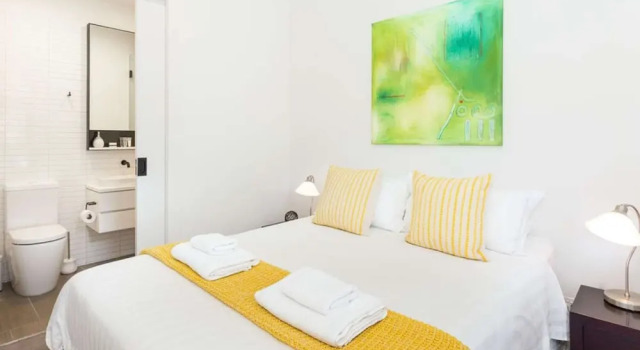 Семейный коттедж с 3 комнатами Peaceful 3 BDR in the Heart of Carlton