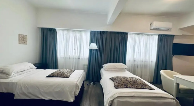 Четырёхместный номер Superior Hotel Tolosa