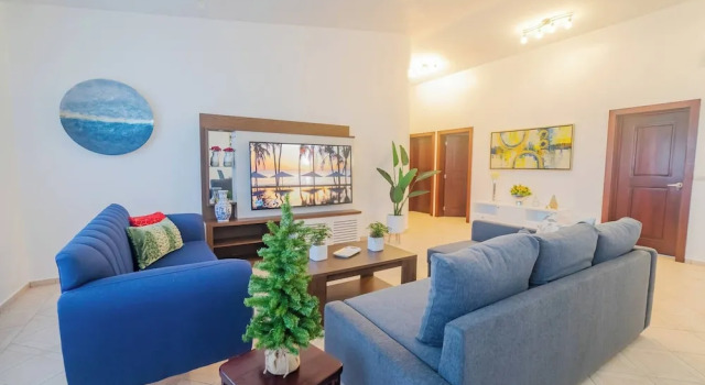 Cozy 7BR Villa BIG Pool Close to Beach!