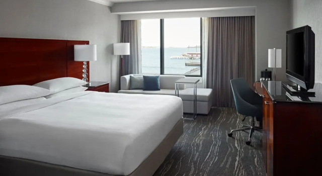 Двухместный номер Standard с видом на гавань Halifax Marriott Harbourfront Hotel