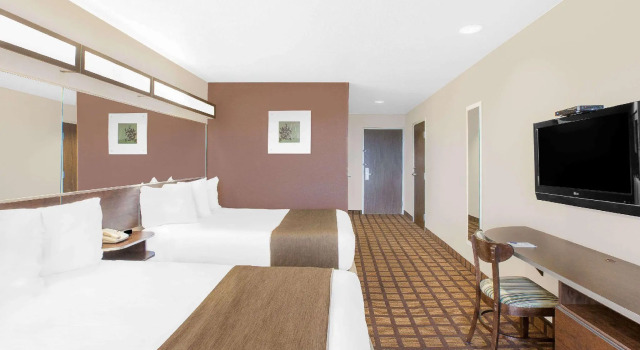 Четырёхместный номер Standard Microtel Inn & Suites By Wyndham Conway