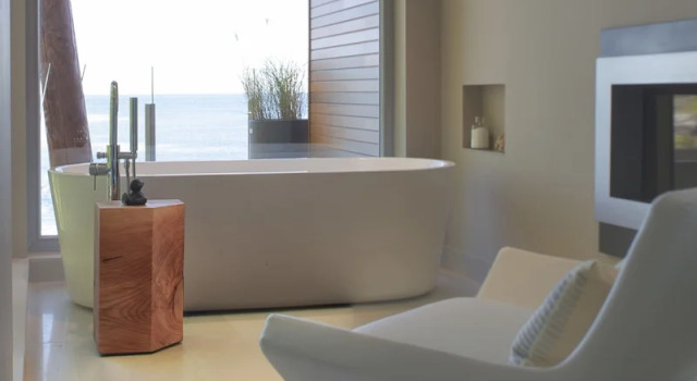 Люкс с балконом Pointhouse Suites On Sargeant Bay