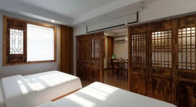 Двухместный люкс с видом на внутренний двор Luogong Qiuyuan Homestay