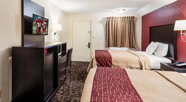 Четырёхместный номер Deluxe Red Roof Inn Anderson, IN