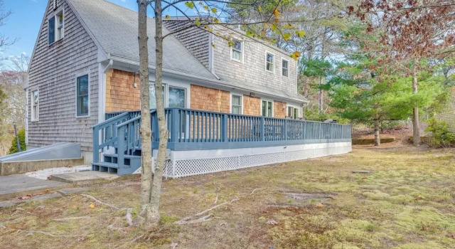6 Mi to Beach: Home w/ Deck in Brewster!, Забронировать Дом для отпуска Брустер Полуостров Кейп-Код