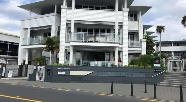 Paihia Waterfront 1 Bedroom Apt & Pool, Rezerwuj Hotel Hotele w Auckland Region z parkingiem, Parking