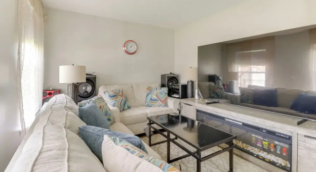 Коттедж Spacious Home < 3 Mi to Hampton Coliseum!