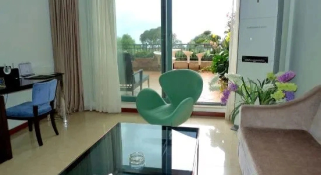 Люкс Fuxian Lake French Romantic Seaview Apartment