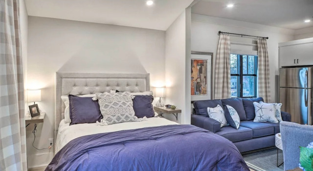 Airy Bentonville Studio < 1 Mile to City Square!, Забронировать Апартаменты/квартира Отели в центре Бентонвилл, в центре