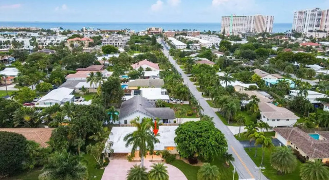 Коттедж Walking Distance to the Beach 3Br House With Pool