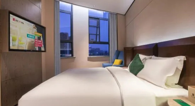Люкс Echarm Plus Hotel (Wuhan Donghu College Dahualing Subway Station)