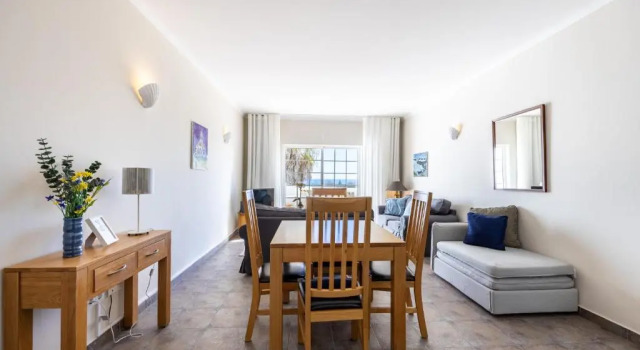 CoolHouses Algarve Luz, 1 bed penthouse flat w/ sea views. Fiji 11, Rezerwuj Hotel Hotele w Algarve z parkingiem, Parking
