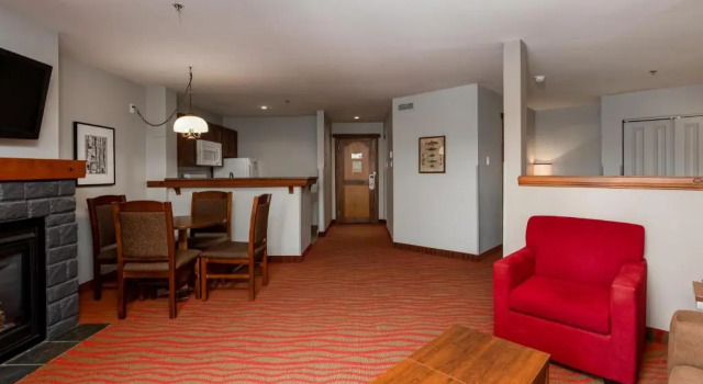 Tour des Voyageurs II, Rezervasyon Otel Mont-Tremblant Village 