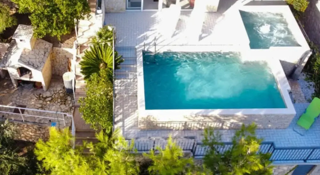 Seafront Apartment Sea Relax With Private Pool, Rezerwuj Apartament Hotele w Split-Dalmatia County z parkingiem, Parking