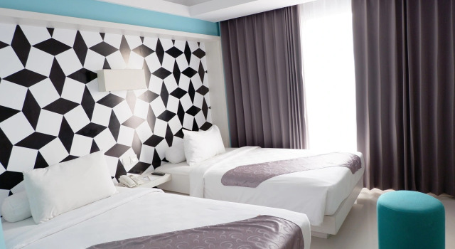 Cozy Twin room Crown Prince Hotel