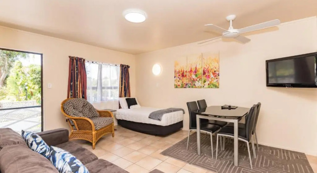 Апартаменты Dolphin Motel