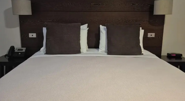 Номер Deluxe с балконом Sovereign Resort Hotel