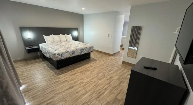 Люкс Deluxe Englewood Inn & Suites