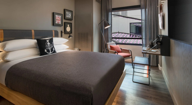 Moxy San Diego Gaslamp Quarter, Забронировать Отель Отели Сан-Диего с парковкой, рядом с American Plaza, Парковка