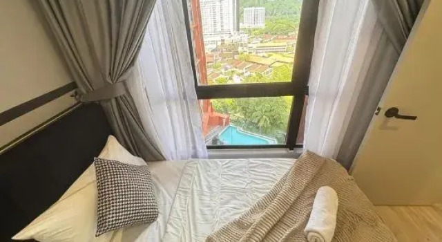 Двухместный люкс с 3 комнатами с видом на бассейн Piccadilly Greentown Premium Suites by IWH Suites
