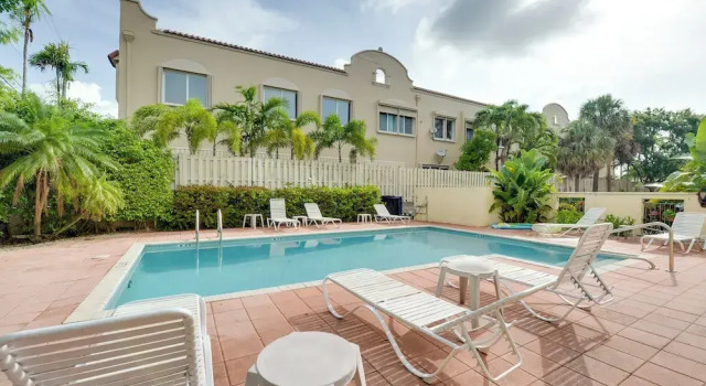 Апартаменты Ft Lauderdale Area Condo - Walk to Beach & Shops!