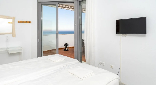 2BR  Apartment with Sea View, Gym and Pool Ref 129