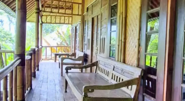 Семейное бунгало с балконом и с видом на сад Warung Rekreasi Bedugul