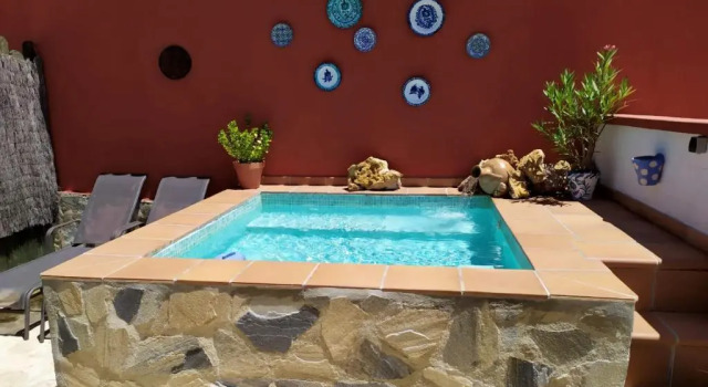 CASA RURAL "LA CASITA" para 2 personas, Забронировать Отель Отели Ронда с парковкой, рядом с Casa Palacio de los Condes de la Conquista., Парковка