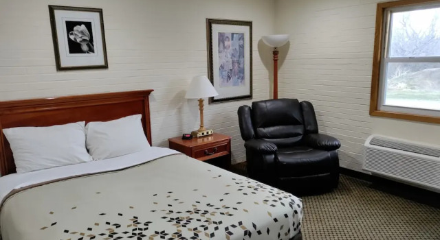 Двухместный номер Standard с видом на бассейн Indian Hills Inn & RV Park