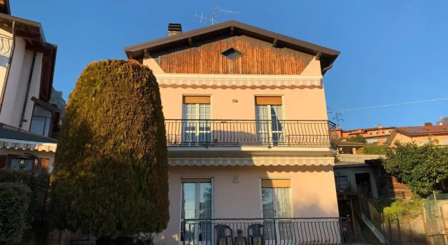 Casa Castel, Prenota Hotel Civate Como