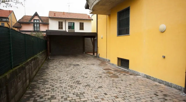 Bnbook - Train Station Loft, Book Hotel Hotels in Rho with Parking, Parking