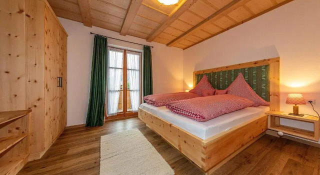 Neuerbaute Ferienhaushälfte 4erspitzblick, Rezerwuj Hotel Hotele w Bawaria z parkingiem, Parking