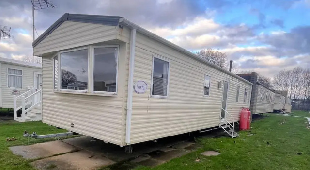 3 Bedroom Caravan - Sleeps 8 - Parking, Wifi, Pool
