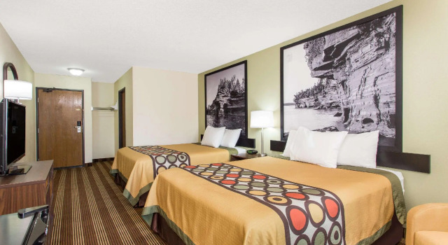 Четырёхместный номер Standard Super 8 by Wyndham Eau Claire I-94