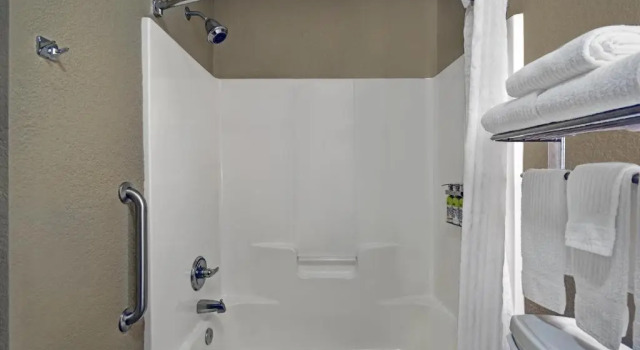 Четырёхместный номер Standard Candlewood Suites Sumter by IHG
