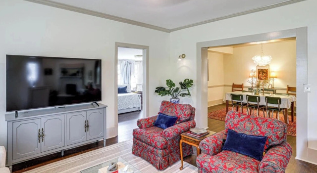 Steps to Oxford Square! Charming Family Escape, Забронировать Дом для отпуска Виллы Оксфорда, рядом с Vaught-Hemingway Stadium, Вилла