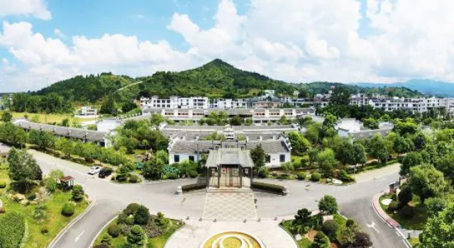 Anyuan Sanbaishan Hot Spring Resort Hotel, Book Ferieresort 4-stjernede hoteller i Sanbaishan, 4*